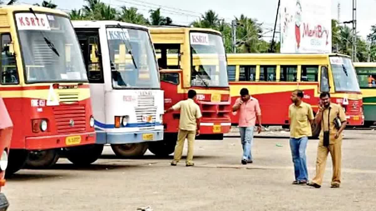 KSRTC Driver Suspended  ഡ്രൈവറെ പിരിച്ച്‌വിട്ട് കെഎസ്ആർടിസി  ബദൽ ഡ്രൈവർ കെഎസ്ആർടിസി  alternative Driver Suspended KSRTC