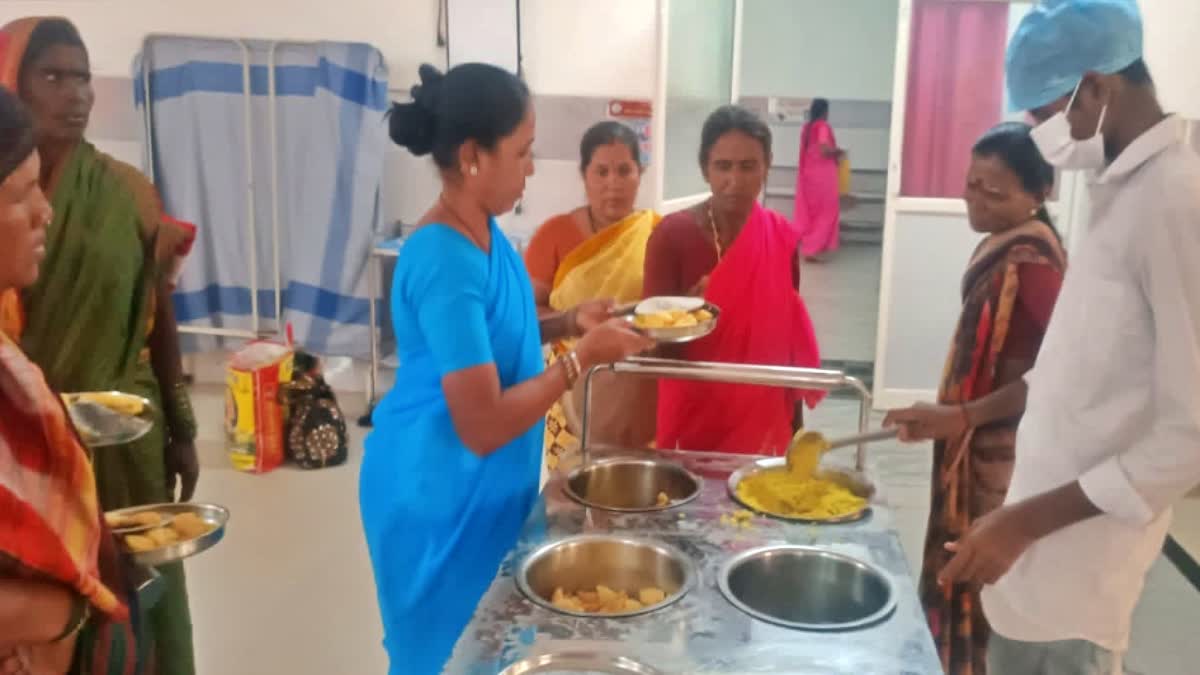 Sweet meal facility  Gangavati Government Hospital  Sankranthi festival  ಸಂಕ್ರಾಂತ್ರಿ ಹಬ್ಬ  ಗಂಗಾವತಿ ಸರ್ಕಾರಿ ಆಸ್ಪತ್ರೆ  ಸಿಹಿ ಊಟದ ಸೌಲಭ್ಯ