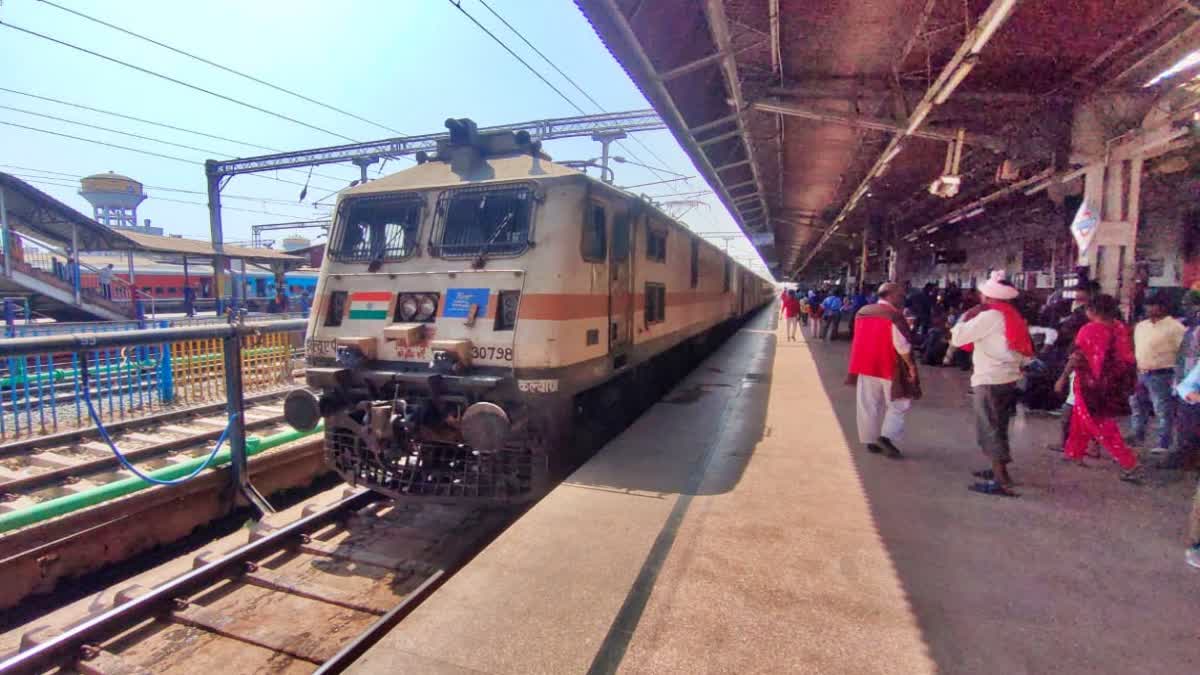 बिहार में कोहरे के कारण ट्रेन लेट