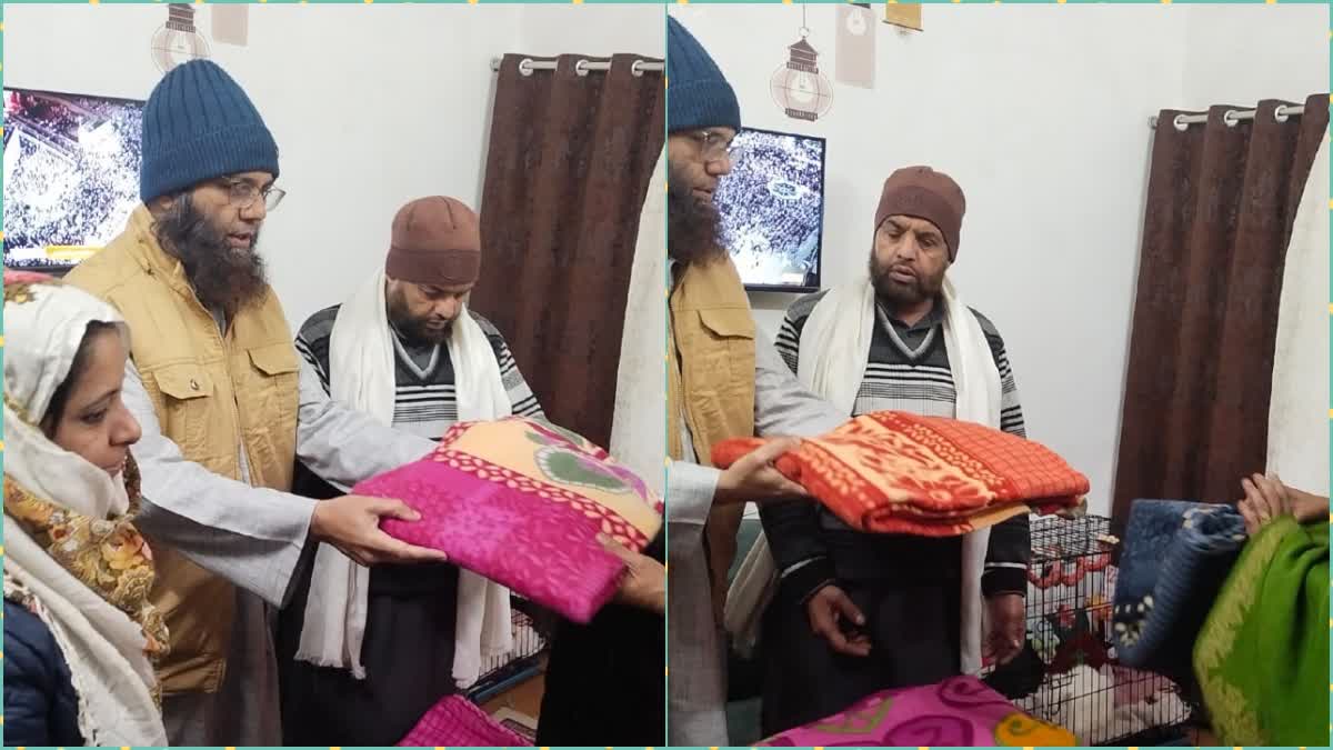 Distribution of warm blankets to poor women by Shah Islamic Library