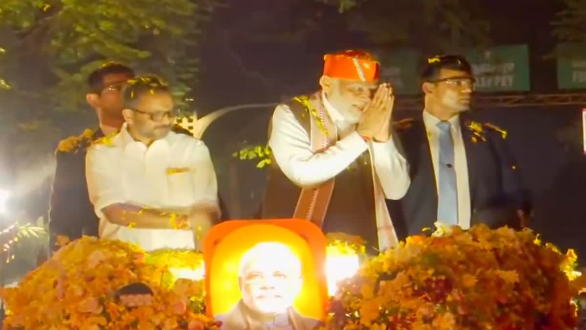 PM Modi did road show in Kerala