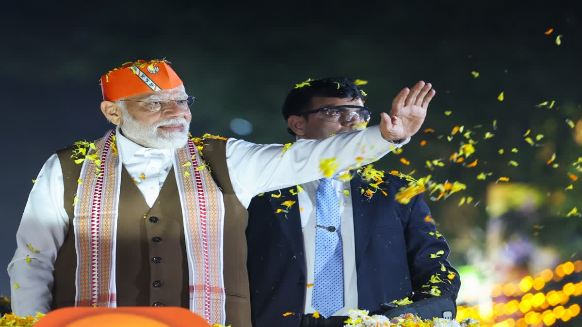PM Narendra Modi during a roadshow in Kochi (Source: Narendra Modi X)