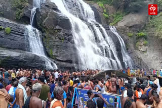 tourists-flock-to-tenkasi-courtallam