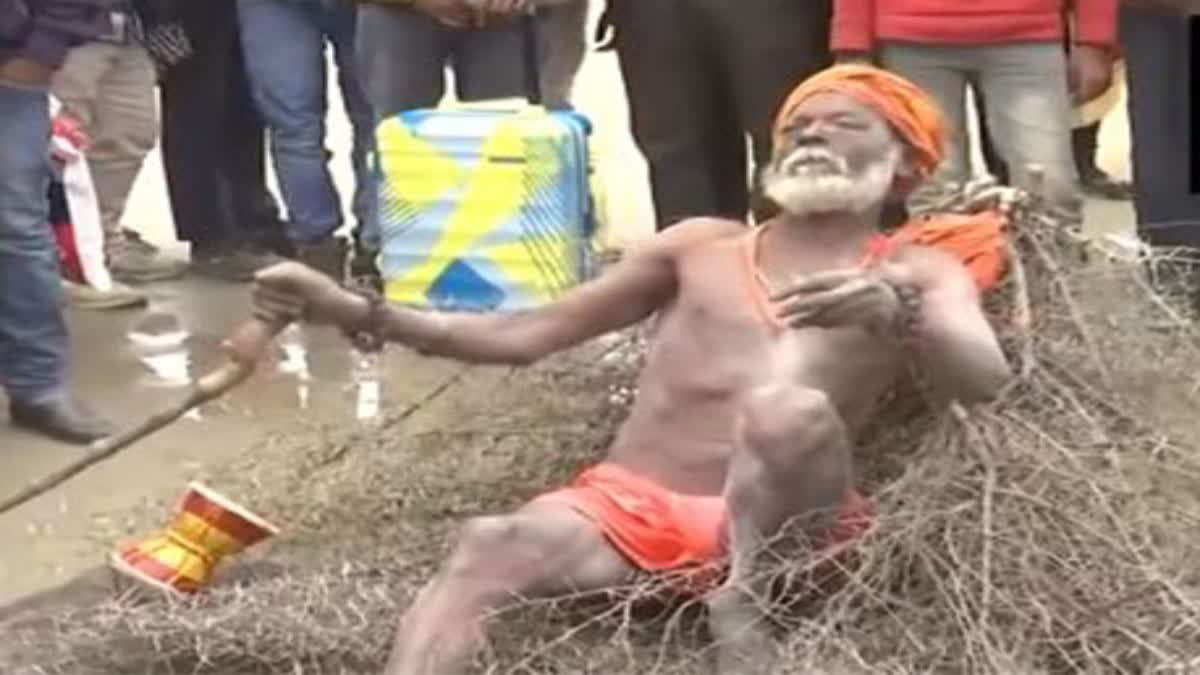 Kaante Wale Baba in Maha kumbh