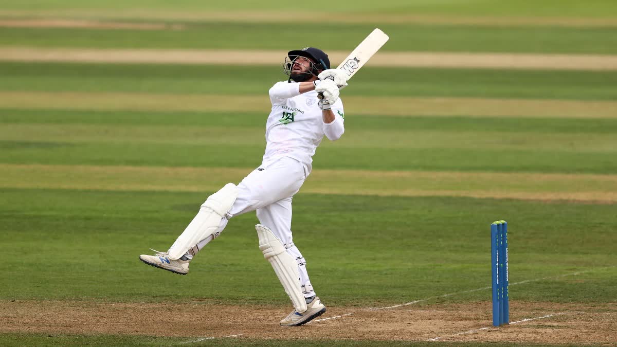 JAMES VINCE LEAVES ENGLAND CRICKET  JAMES VINCE MULTIPLE ATTACKS HOME x  ക്രിക്കറ്റ് താരം ജെയിംസ് വിൻസ്