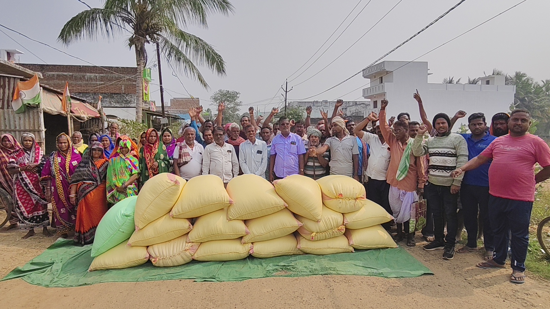 ମଣ୍ଡିରେ ଅବ୍ୟବସ୍ଥା ! ଟକେନ୍ ମିଳିବା ସତ୍ତ୍ବେ ମଧ୍ୟ ଉଠୁନି ଧାନ, ଚାଷୀଙ୍କ ରାସ୍ତା ଅବରୋଧ