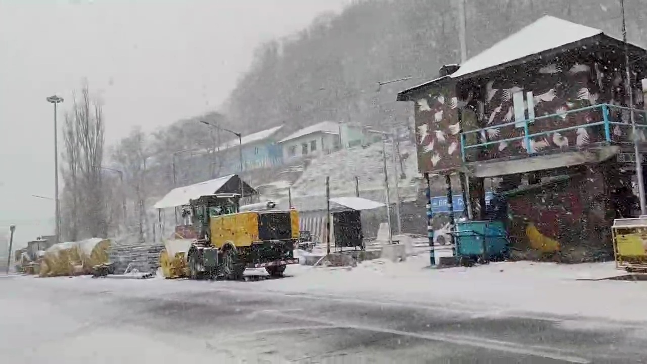 A view of fresh snowfall in Kashmir