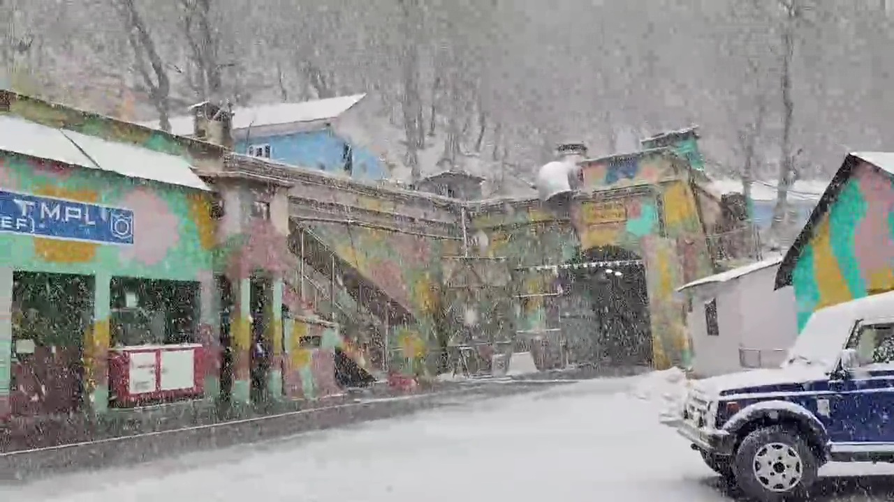 A view of fresh snowfall in Kashmir