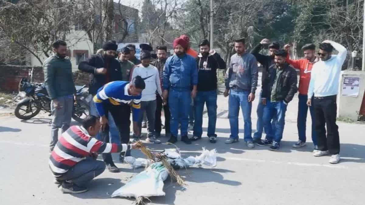 During Bharat Bandh at Hoshiarpur, contract employees came in favor of farmers