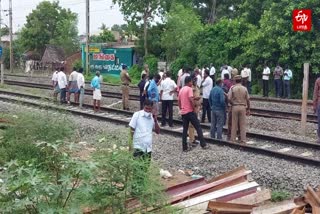 high court lawyer died hit by a train near Perungalathur
