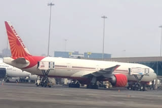 Air India Passenger Dies  Passenger Dies At Mumbai  Mumbai Airport  കുഴഞ്ഞ് വീണ് മരിച്ചു  എയര്‍ ഇന്ത്യ യാത്രികൻ മരിച്ചു