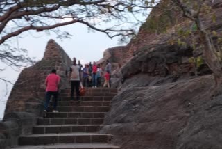 Shivneri Fort Tourist life saved by rescue team