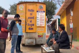 collector eating food roadside