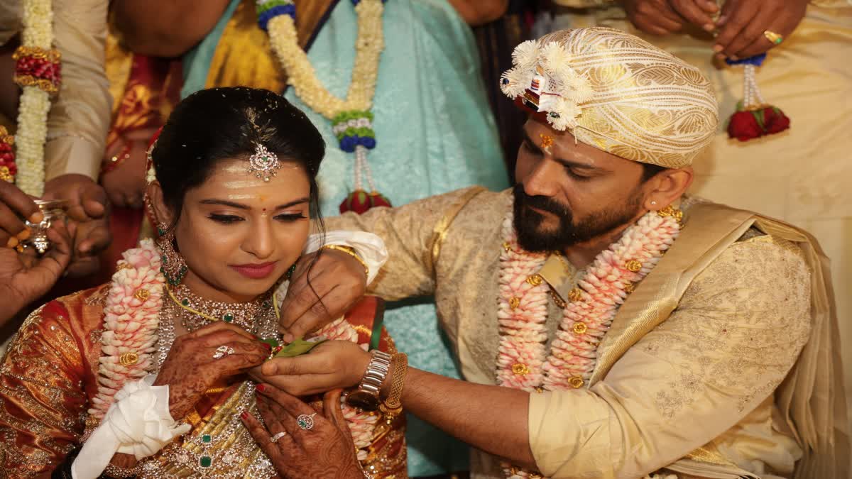 ACTOR DAALI DHANANJAY AND DHANYATHA MARRIAGE