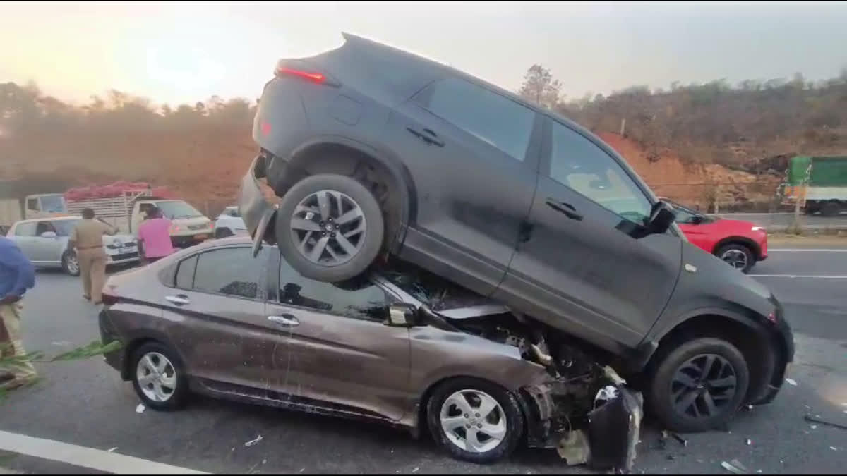 car-accident-on-bengaluru-mysuru-expressway