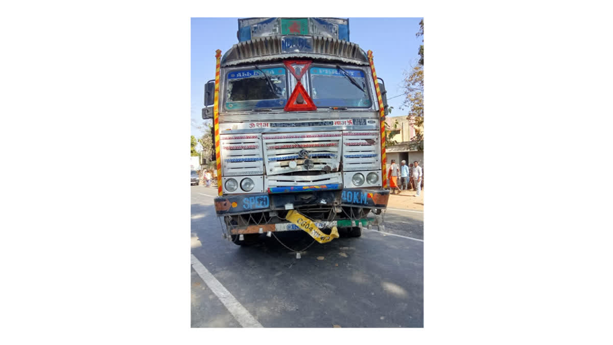 The driver of a truck was killed after a trailer hit his vehicle on NH-59 at Arang in Raipur on Sunday. The collision was so severe that both the vehicles caught fire immediately