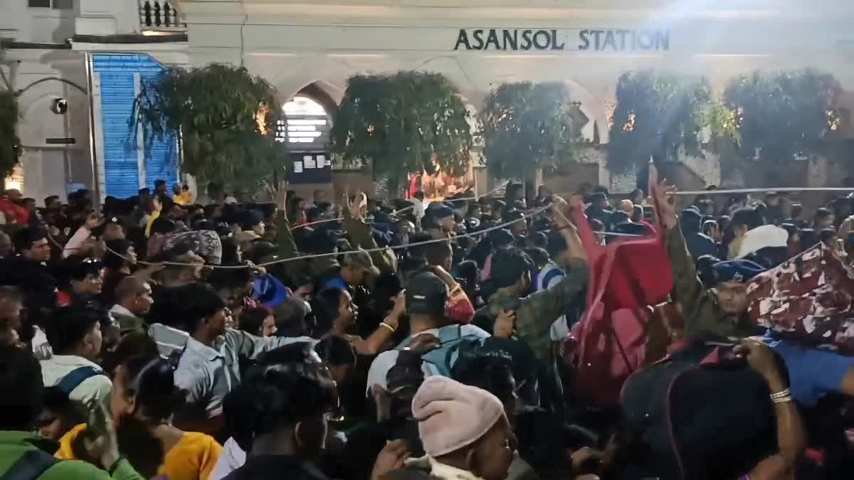 Stampede Like Situation at Asansol Station