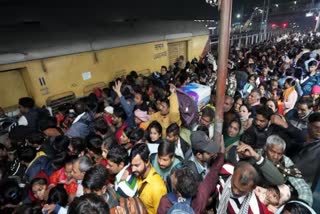 SEVERAL DEAD AT NEW DELHI RAILWAY  DELHI RAILWAY STATION TRAGEDY  DELHI STATION STAMPEDE UPDATES  MAHA KUMBH RUSH