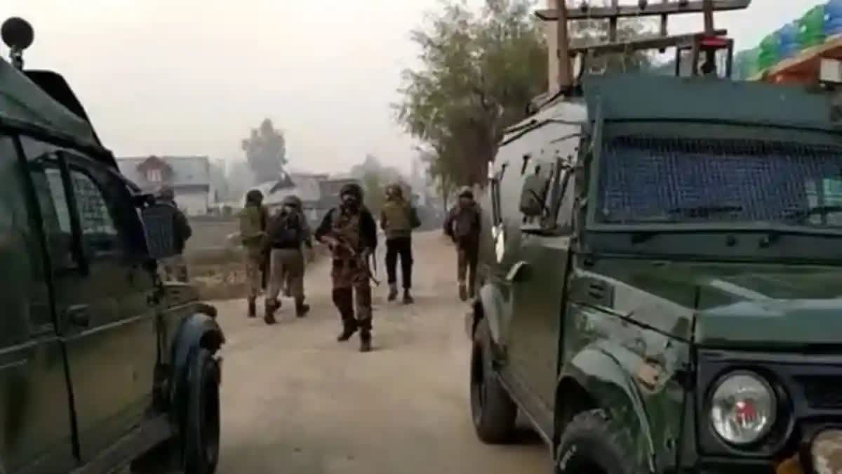 army troops gather at the site of an encounter ? file