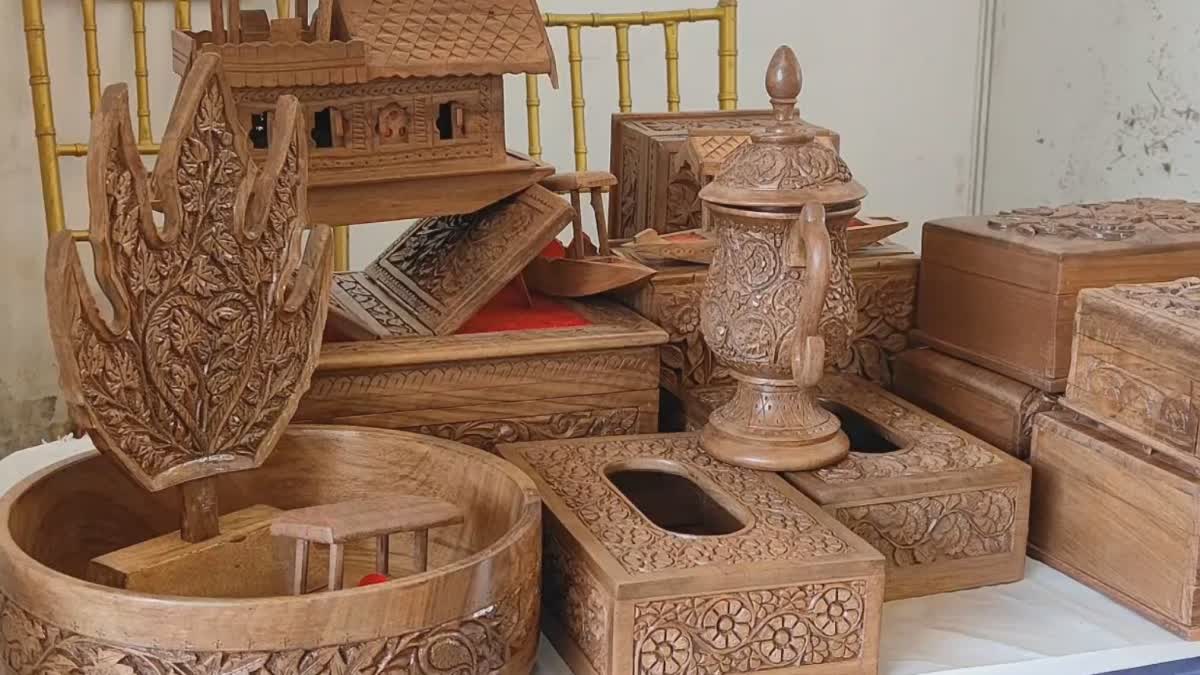 Etv Bharatnon-local-artisans-participating-in-exhibition-held-kashmir-haat-srinagar