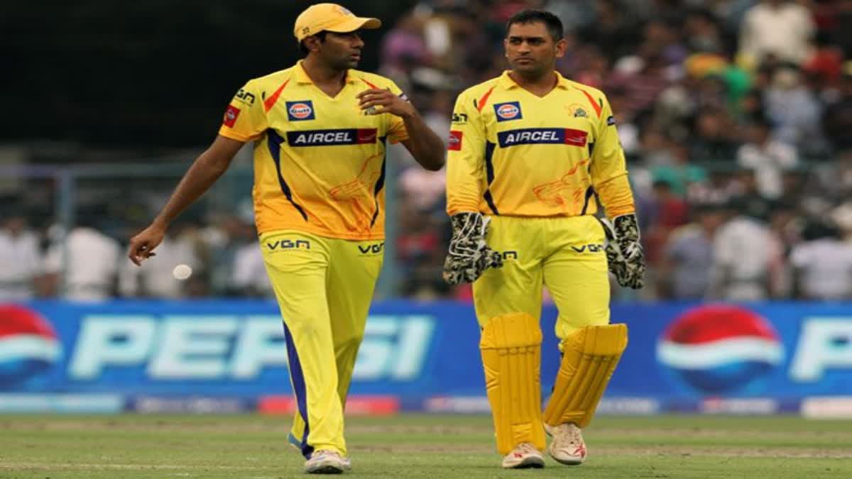 Ravichandran Ashwin and MS Dhoni