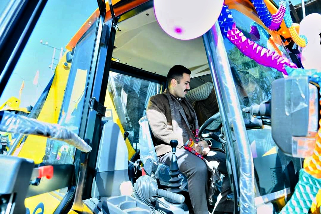 PWD Minister Vikramaditya Singh flagged off JCB in Shimla