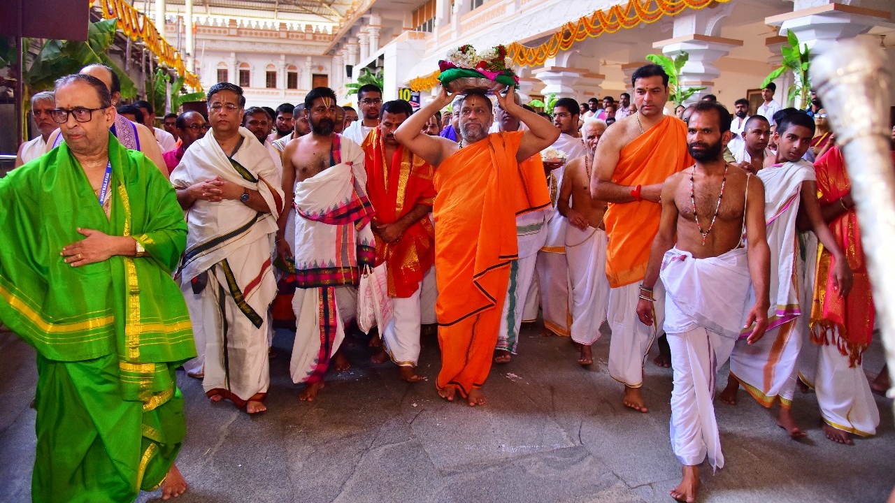 ತಿರುಪತಿ ತಿರುಮಲ ದೇವಸ್ಥಾನದಿಂದ ಬಂದ ಶೇಷ ವಸ್ತ್ರ