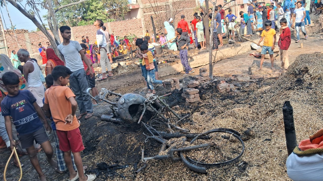 दानापुर में लगी भीषण आग