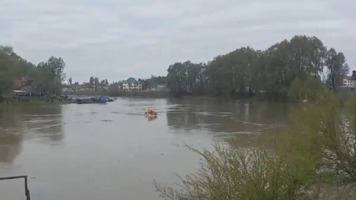 jhelum river  boat capsizes