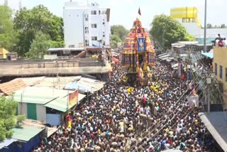 லட்சக்கணக்கான பக்தர்கள் கலந்து கொண்டு ஆரவாரம்