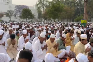 سڑک پر عید کی نماز پڑھنے کے الزام میں ایف آئی آر درج کرنے کے خلاف میرٹھ میں زبردست احتجاجی مظاہرہ
