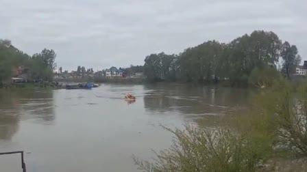 jhelum river  boat capsizes