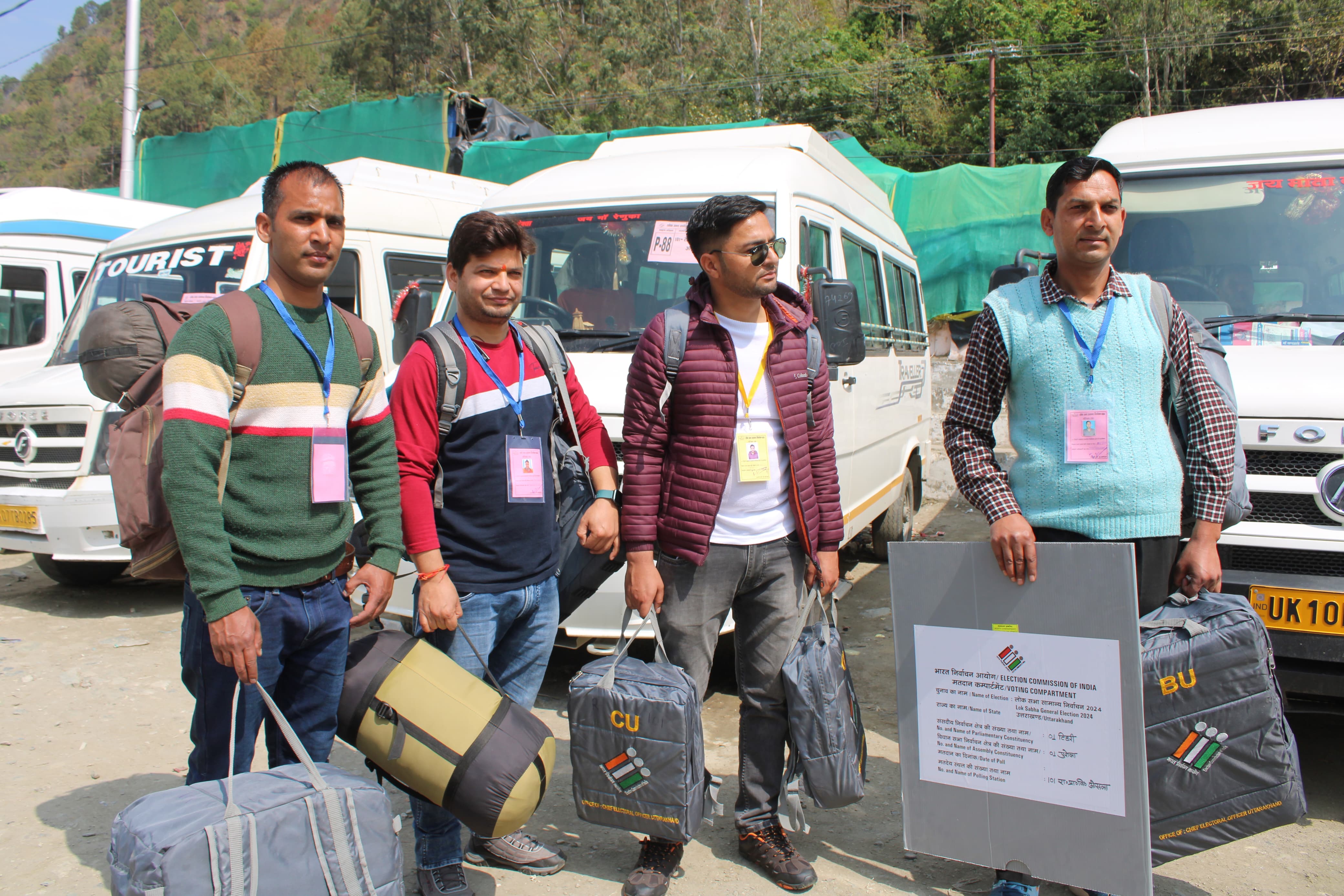 उत्तराखंड में वोटिंग का काउंटडाउन शुरू, दूरस्थ मतदान केंद्रों के लिए पोलिंग  पार्टियां रवाना, ऐसी है तैयारियां - Polling Parties Left Uttarakhand