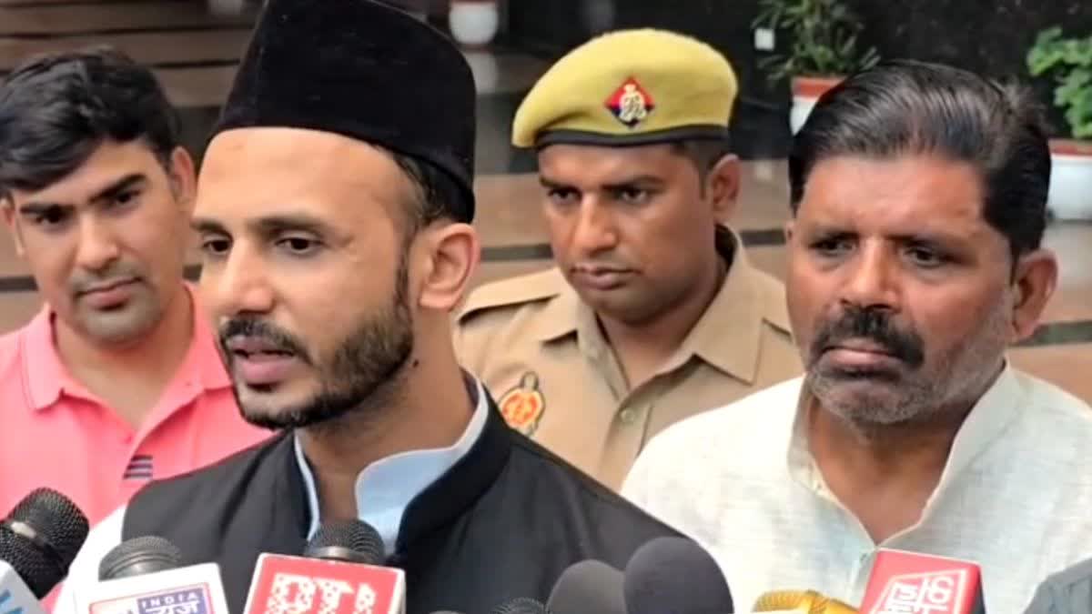 बयान दर्ज कराने के लिए लखनऊ पहुंचे सांसद बर्क.