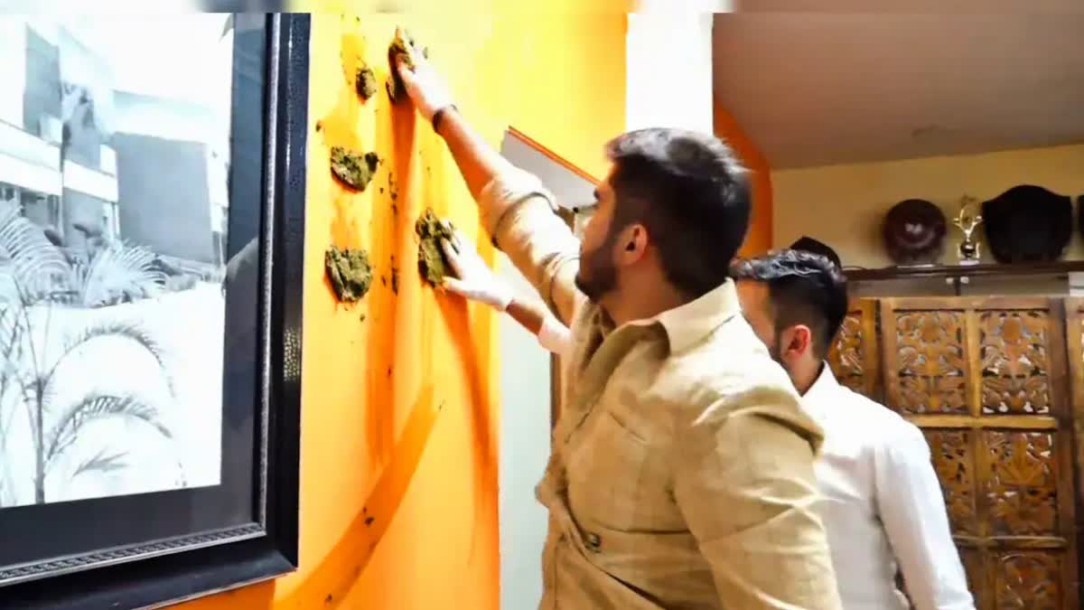 DELHI COLLEGE PRINCIPAL  COW DUNG COATING ON WALL  RONAK KHATRI  LATEST NATIONAL NEWS