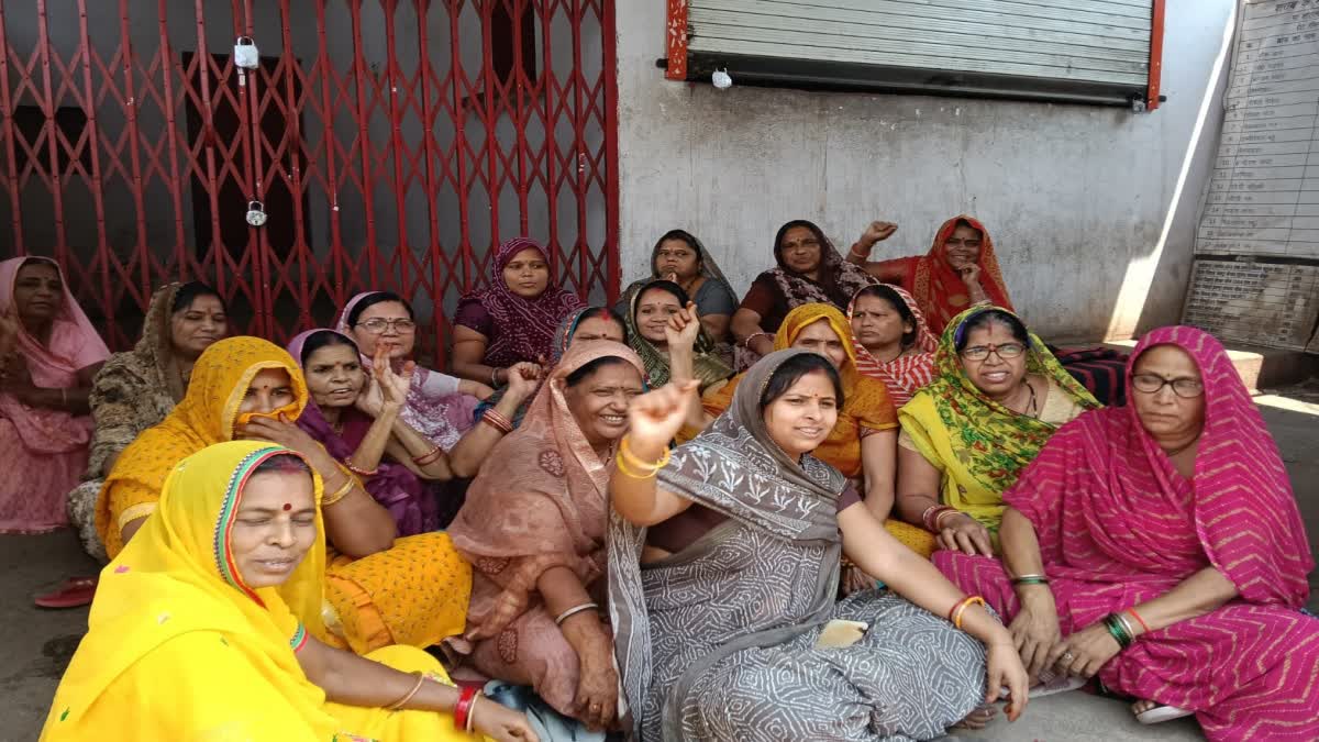 Rajgarh Protest liquor shops