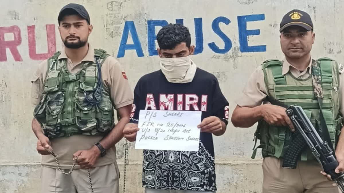 بارہمولہ پولیس نے تین منشیات فروشوں کو گرفتار کرلیا، ممنوعہ اشیاء برآمد