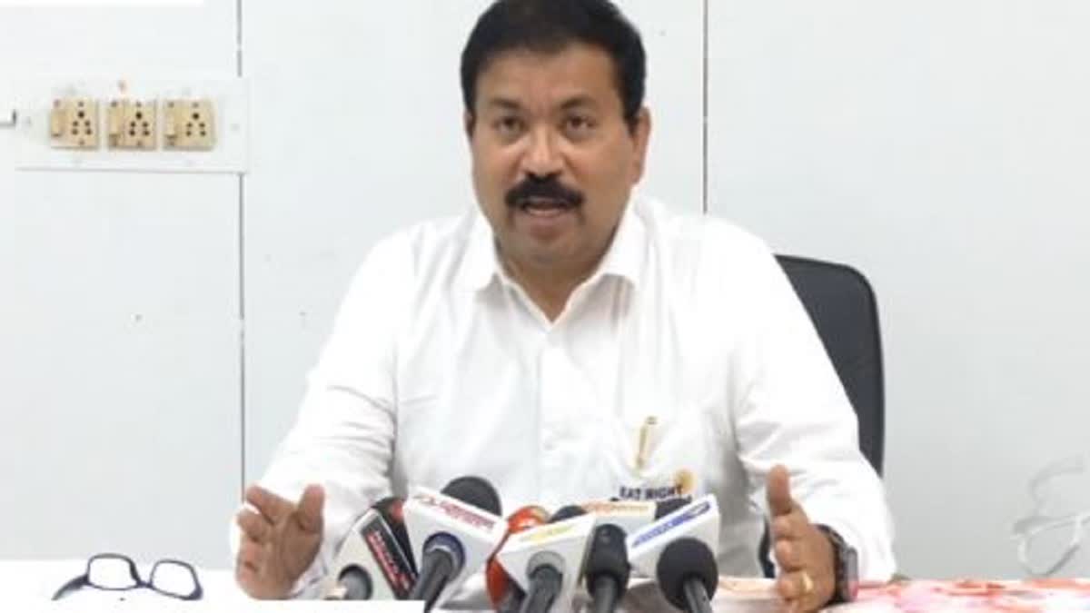 முன்னாள் உணவு பாதுகாப்பு அதிகாரி சதீஷ் குமார்