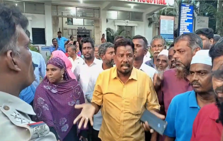 போராட்டத்தில் ஈடுபடவிருந்த மாணவரின் உறவினர்கள்