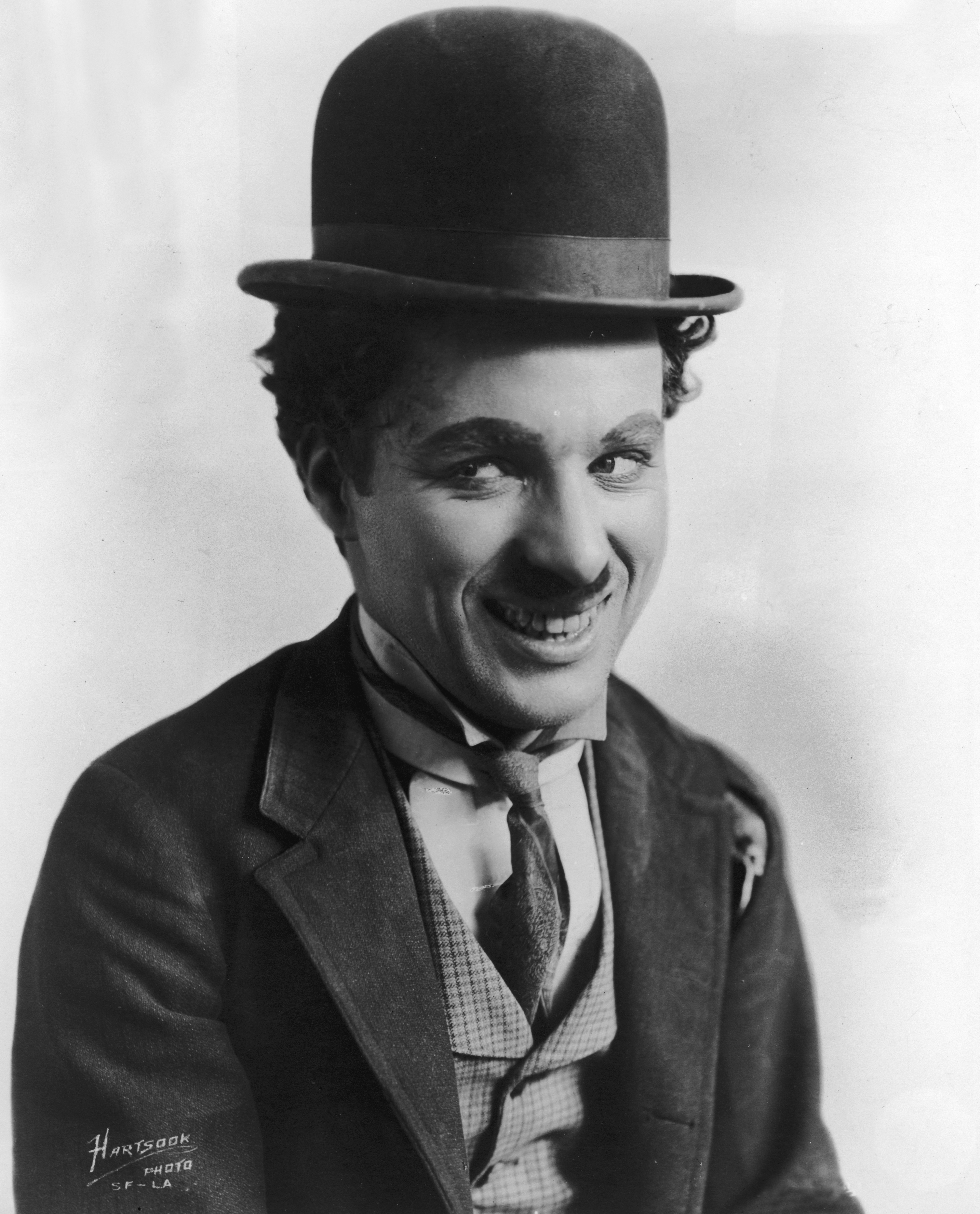 CHARLIE CHAPLIN BIRTH ANNIVERSARY ചാര്ളി ചാപ്ലിന് 136ാം പിറന്നാൾ COMEDIAN ACTOR CHARLIE CHAPLIN CHARLIE CHAPLIN BIRTHDAY