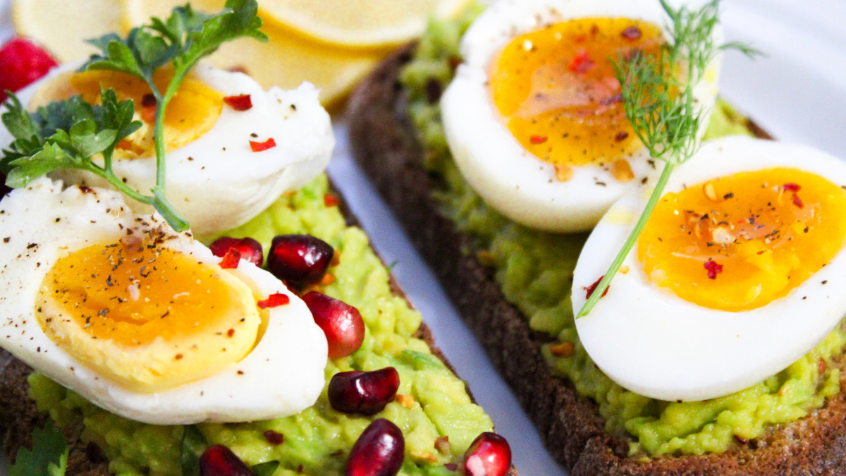 HOW MUCH PROTIN IN 2 EGGS HOW MANY EGGS A DAY HOW MUCH PROTEIN NEEDED FOR ADULT PROTEIN INTAKE