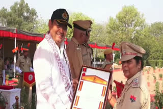 Chief Minister Bhajan Lal honoring the police officer