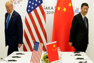 US President Donald Trump (L) and  Chinese President Xi Jinping (R)