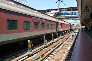railways advised to form dedicated teams to monitor water related issues in trains in summer season