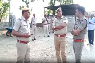 Policemen present at mortuary