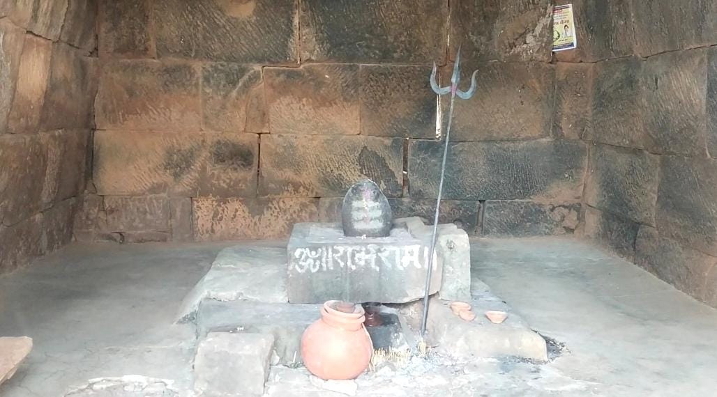 Manendragarh Ghaghra Shiva temple