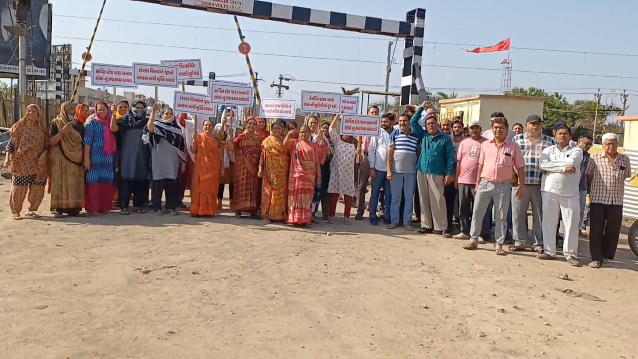 ઓવરબ્રિજની કામગીરીથી પરેશાન લોકોનો ચક્કાજામ