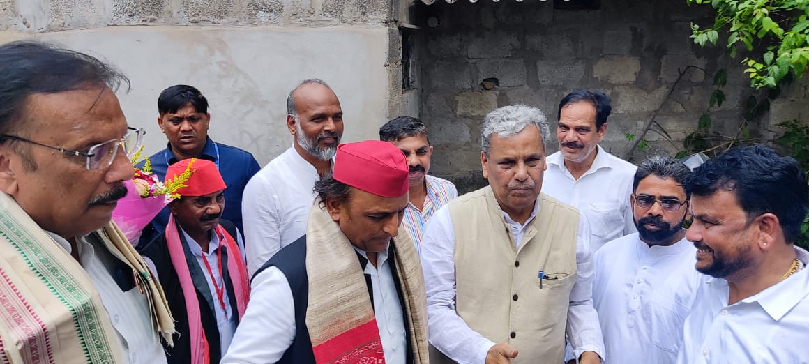 Akhilesh Yadav meets Srikant Jena