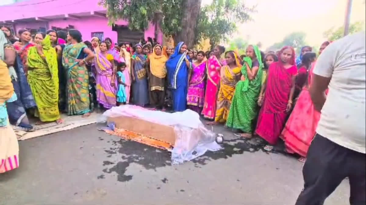 School going girls died in a road accident in Chatra