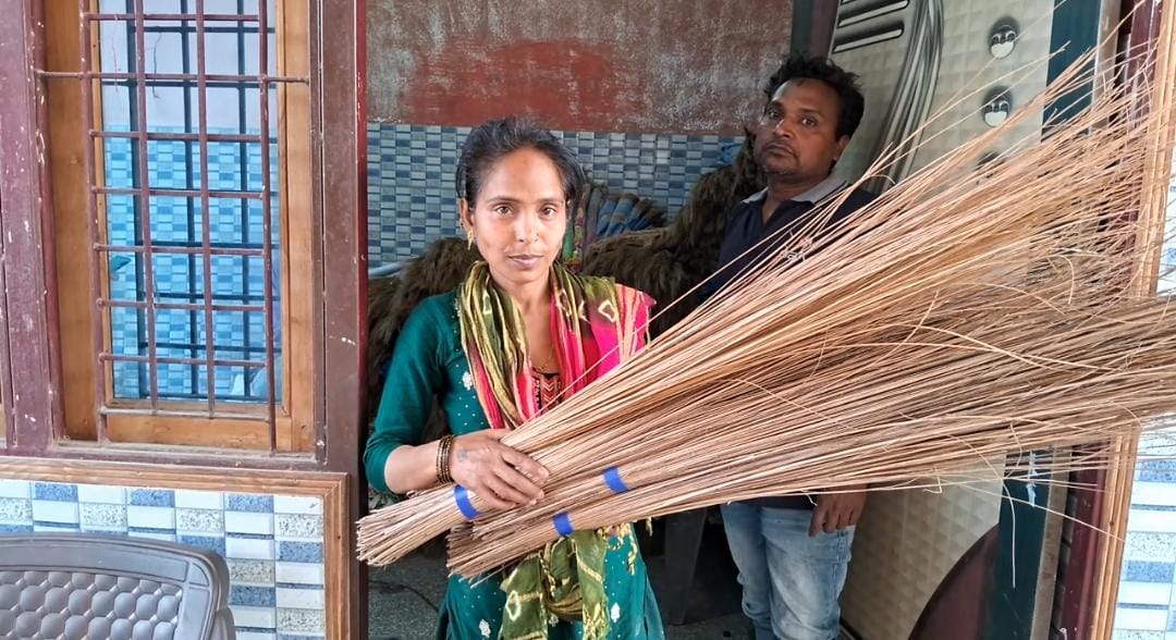 Sonika Broom Business Story In Meerut